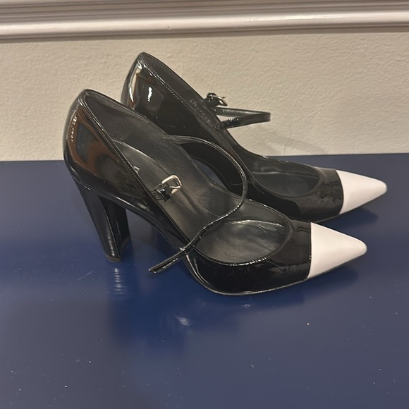 Stuart Weitzman Black and White Patent Leather Pump - Picture 7 of 12